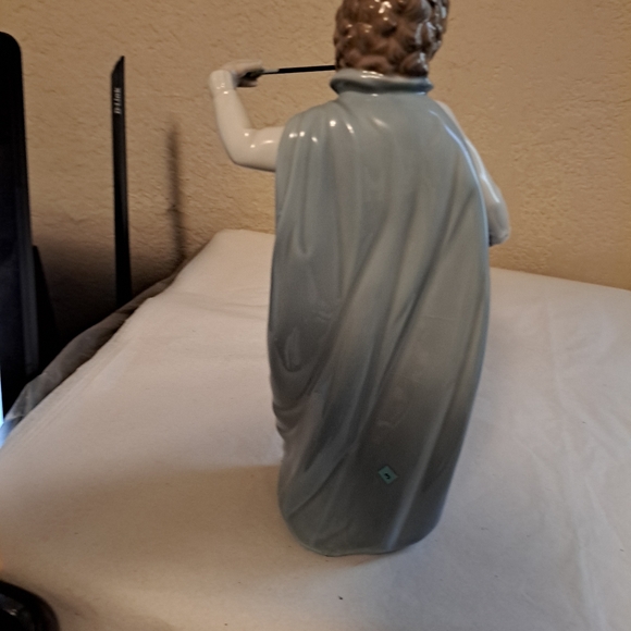 Excellent  Lladro  Presto 5759 boy magician with wand figurine - Picture 3 of 6